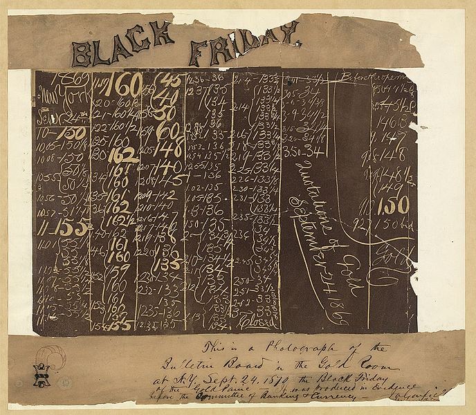 Photographie d'un tableau noir portant des colonnes remplies de chiffres. La photographie est surmontée de l'inscription manuscrite 'Black Friday'
